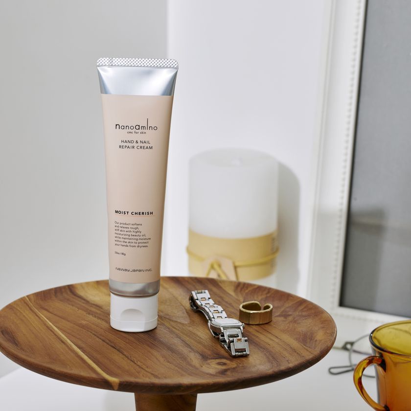 優しい華やかなフローラルの香りで 乾燥しがちな手肌にうるおいと癒し