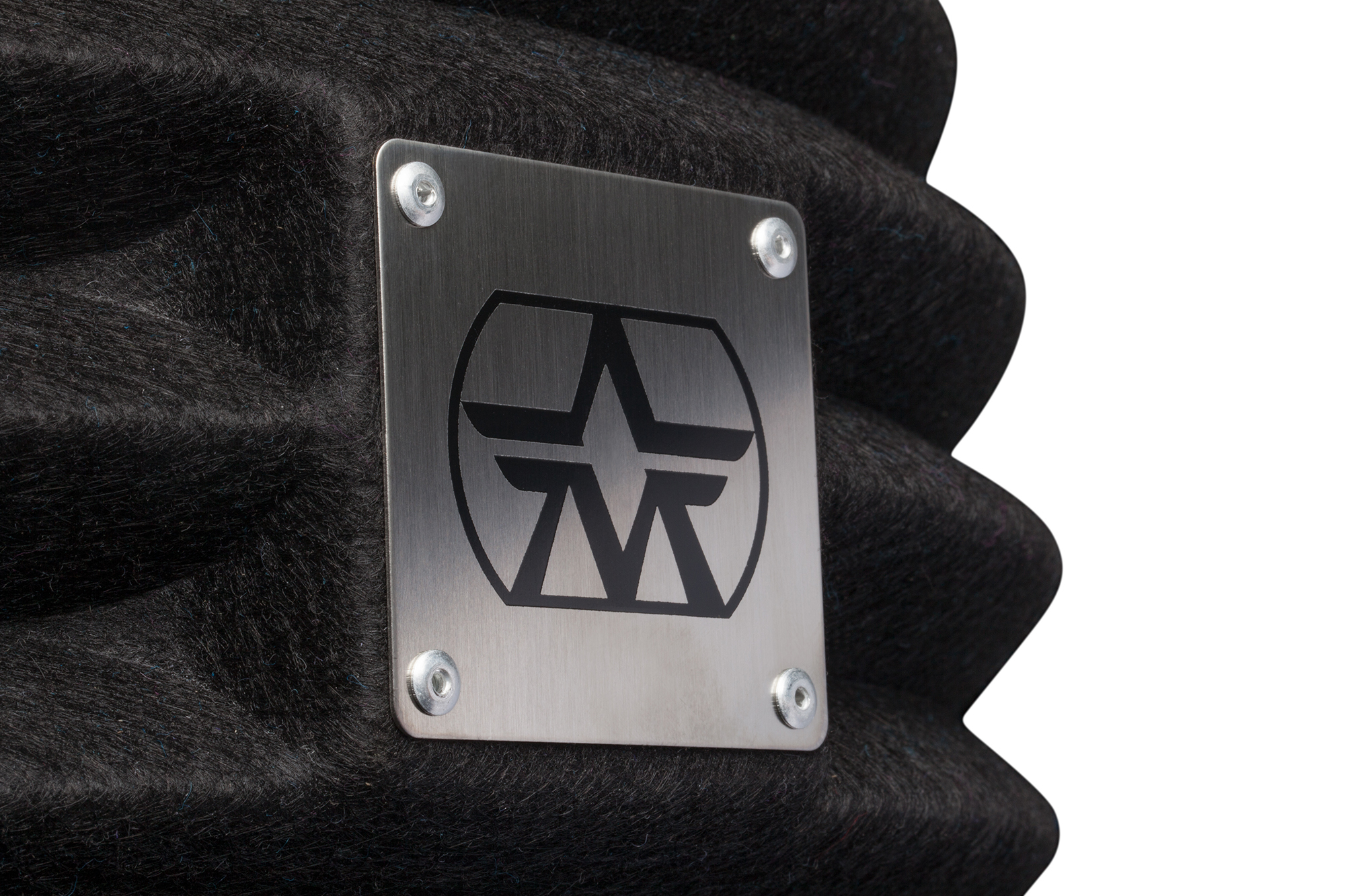 斬新な半球体デザインで高い吸音性と遮音性を実現。 ボーカル録音に