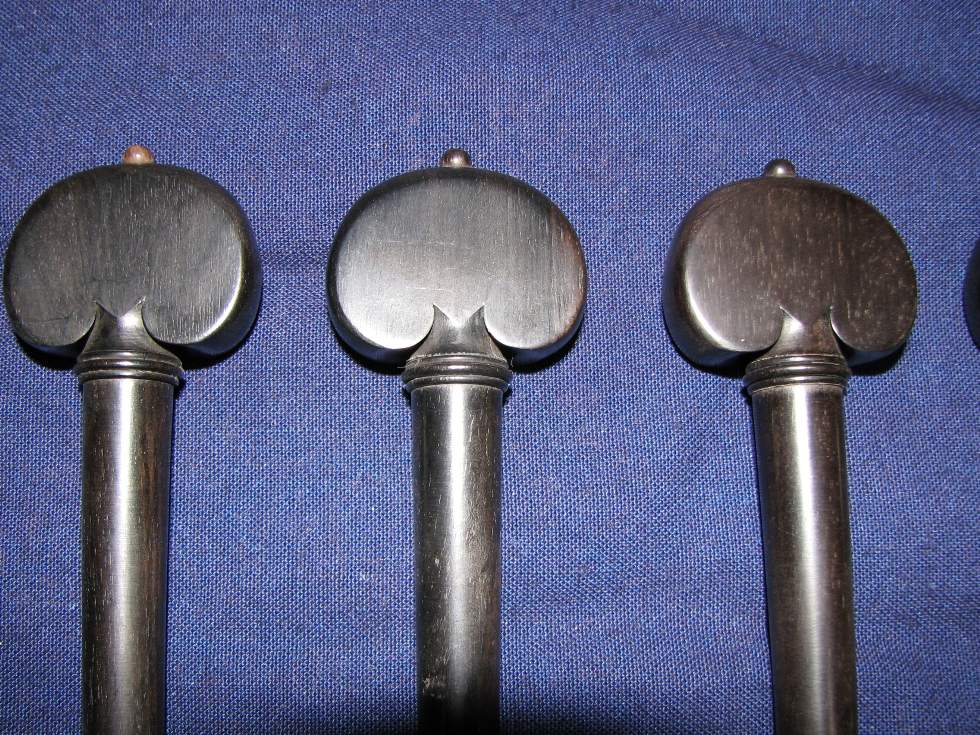 チェロフィッティング(ペグ・テールピース)黒檀（エボニー）材 ヒル