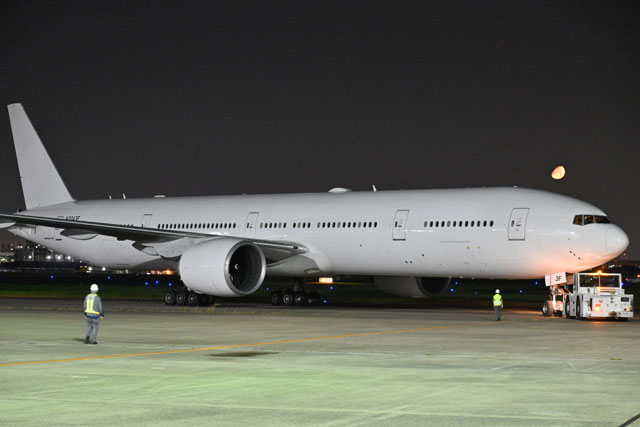 JAL、777-300ER初号機が離日「社員みんなが愛していた」