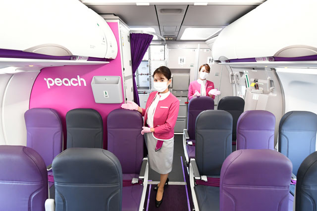 ピーチ、A320neoお披露目 座席間隔そのまま8席増、燃費2割改善