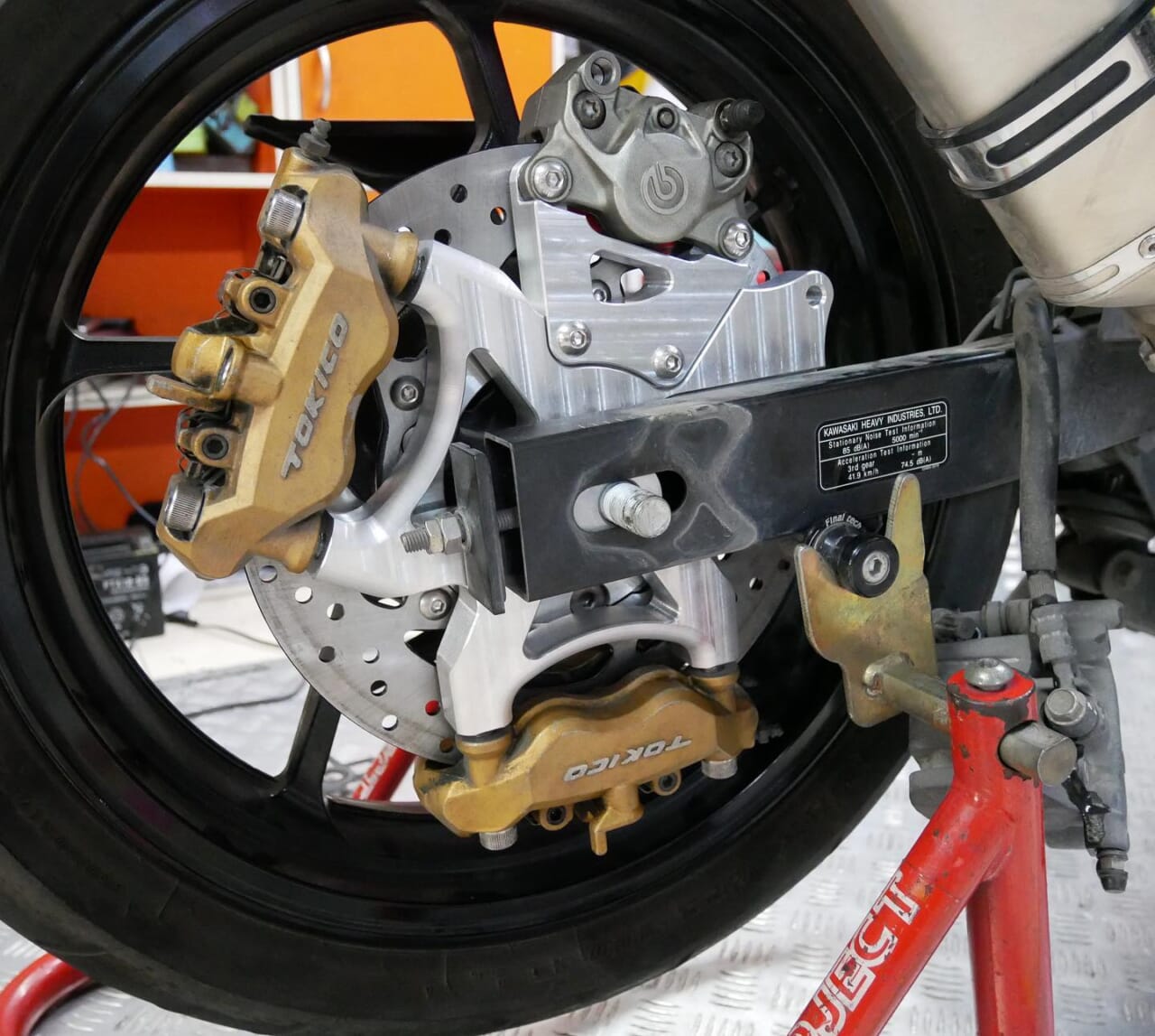 スタントには必須 トリプルキャリパーブラケット NINJA250/400 Z250｜AxxL