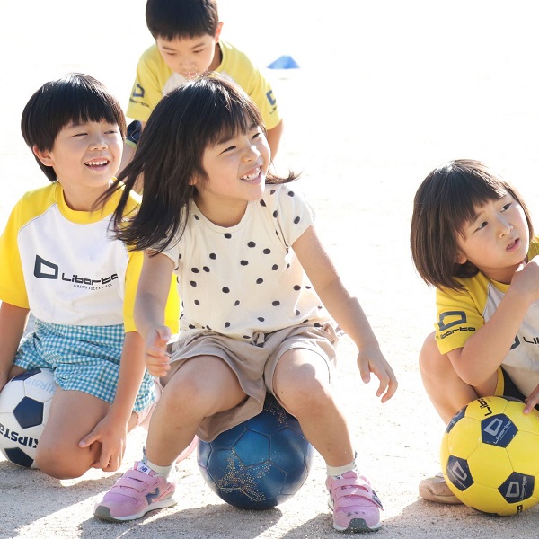 リベルタサッカースクールの無料体験レッスン｜広島ママpikabu