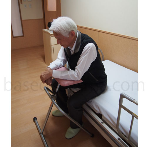 姿勢補助手すり 楽助さん ピンク｜BASE