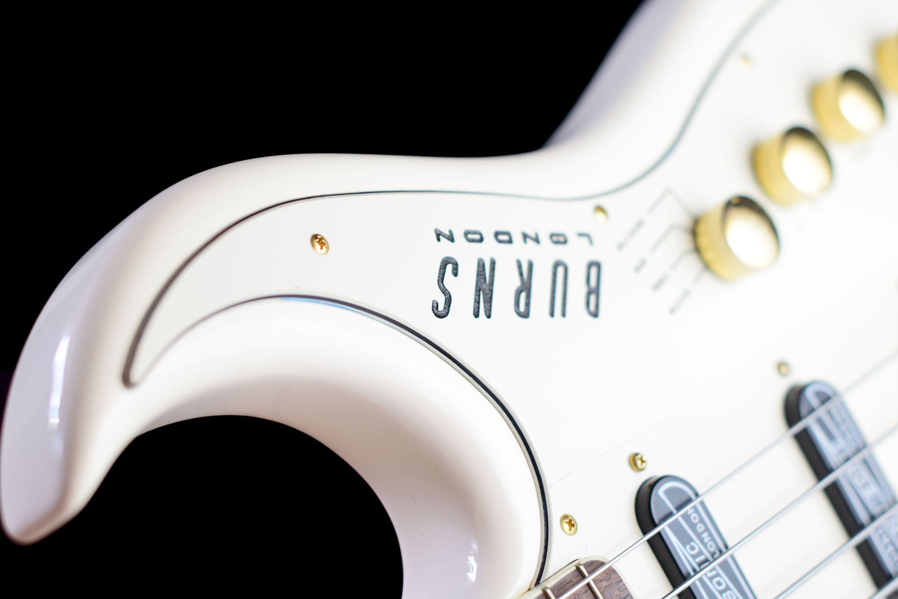 Burns London Bison Bass White エレキベース 廃盤 BURNS LONDON BISON