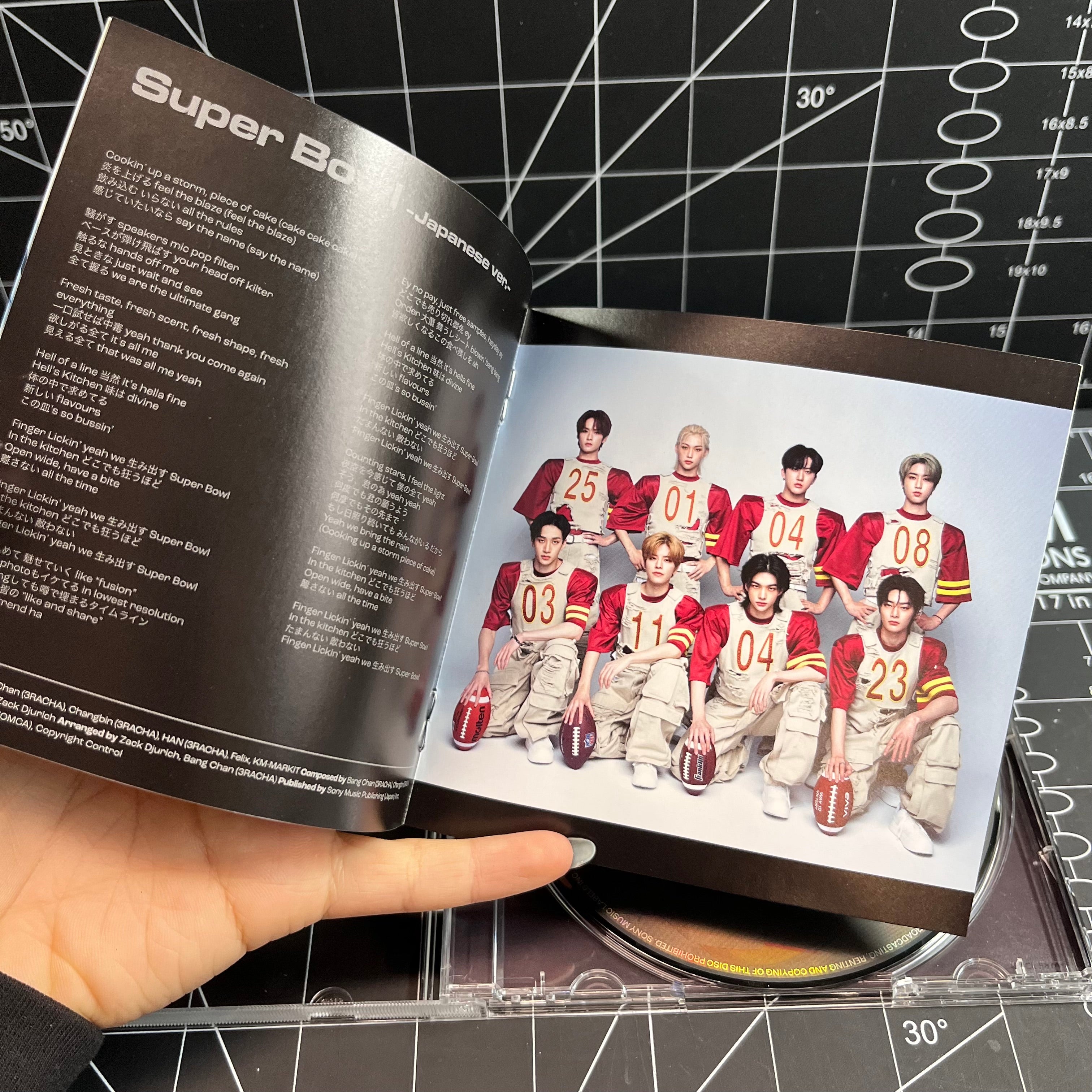 Stray Kids Social Path (feat. LiSA)/Super Bowl Japanese Ver