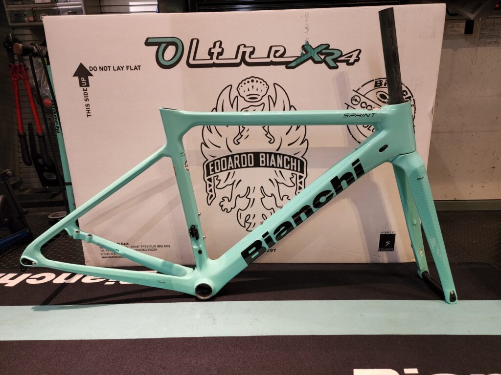 丸の内】ロードバイクの組み立て過程 - BIANCHI-STORE