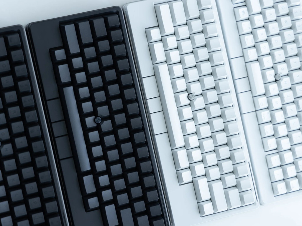 ポインティングスティック搭載の「HHKB Studio」と無刻印キートップの