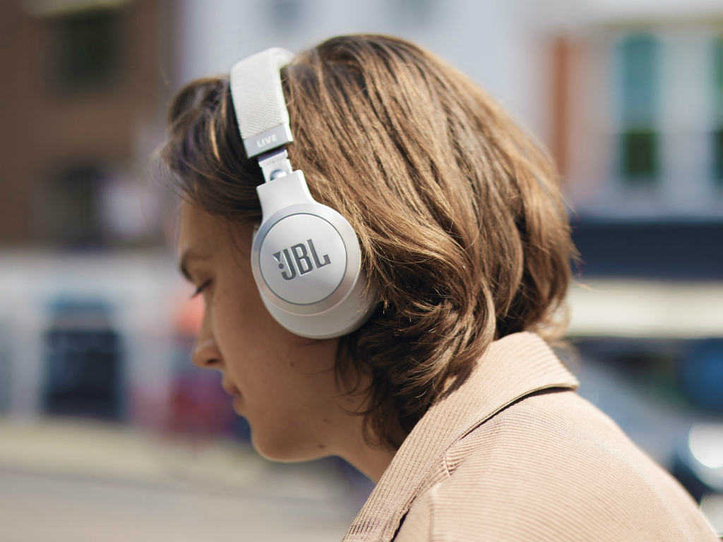 リアルタイム補正機能付ノイズキャンセリング搭載のワイヤレス