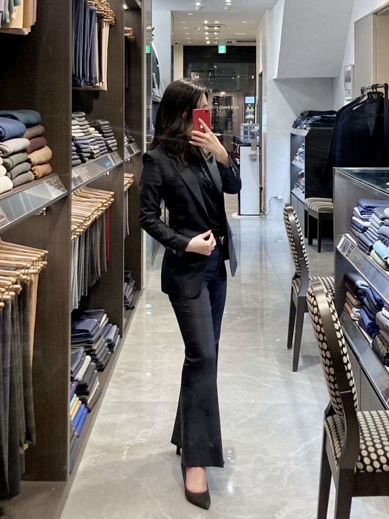 ネイビーのフレアパンツスーツが仕上がりました！【銀座新本店