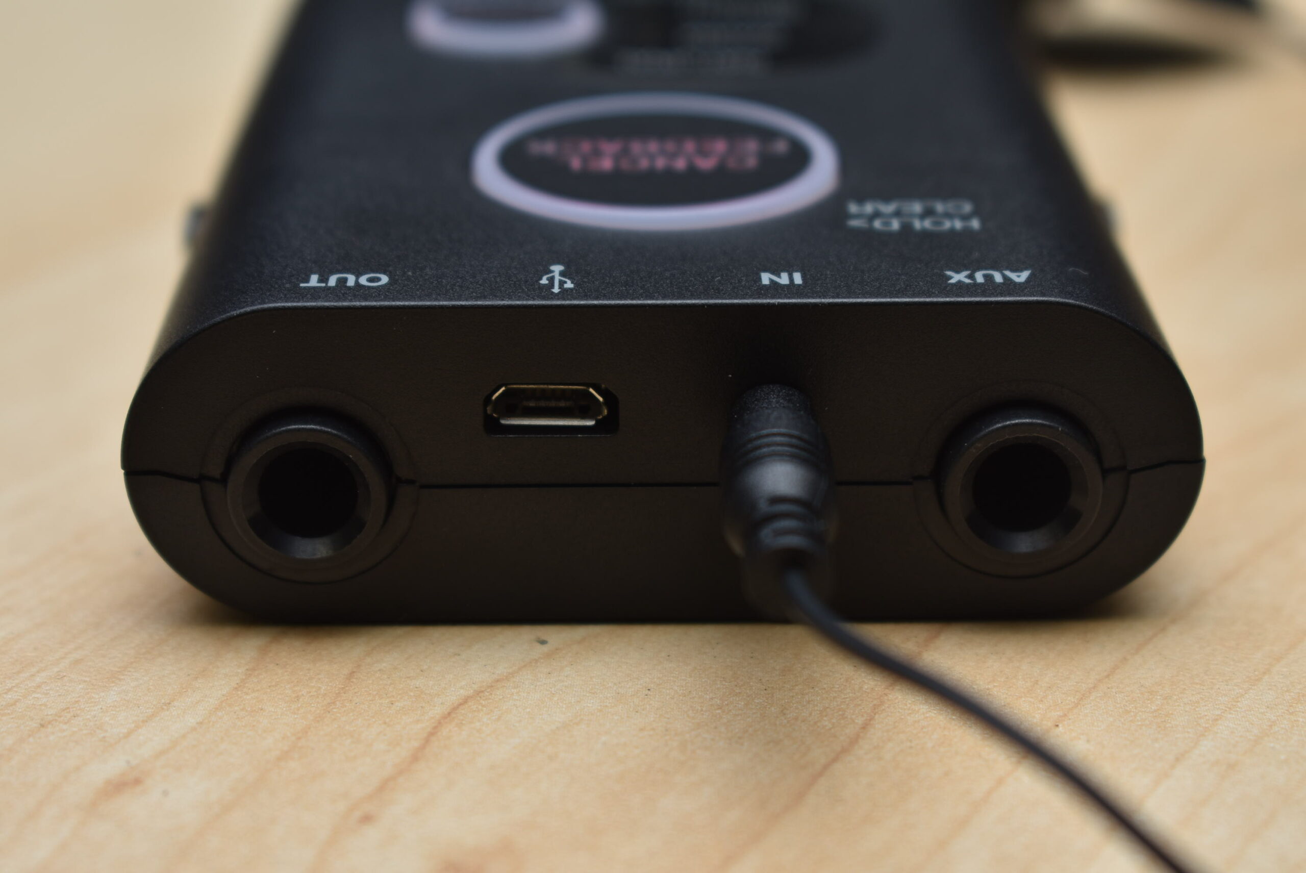 アコギにインスタント装着し、即レコーディング！超高品位に録れるiRig