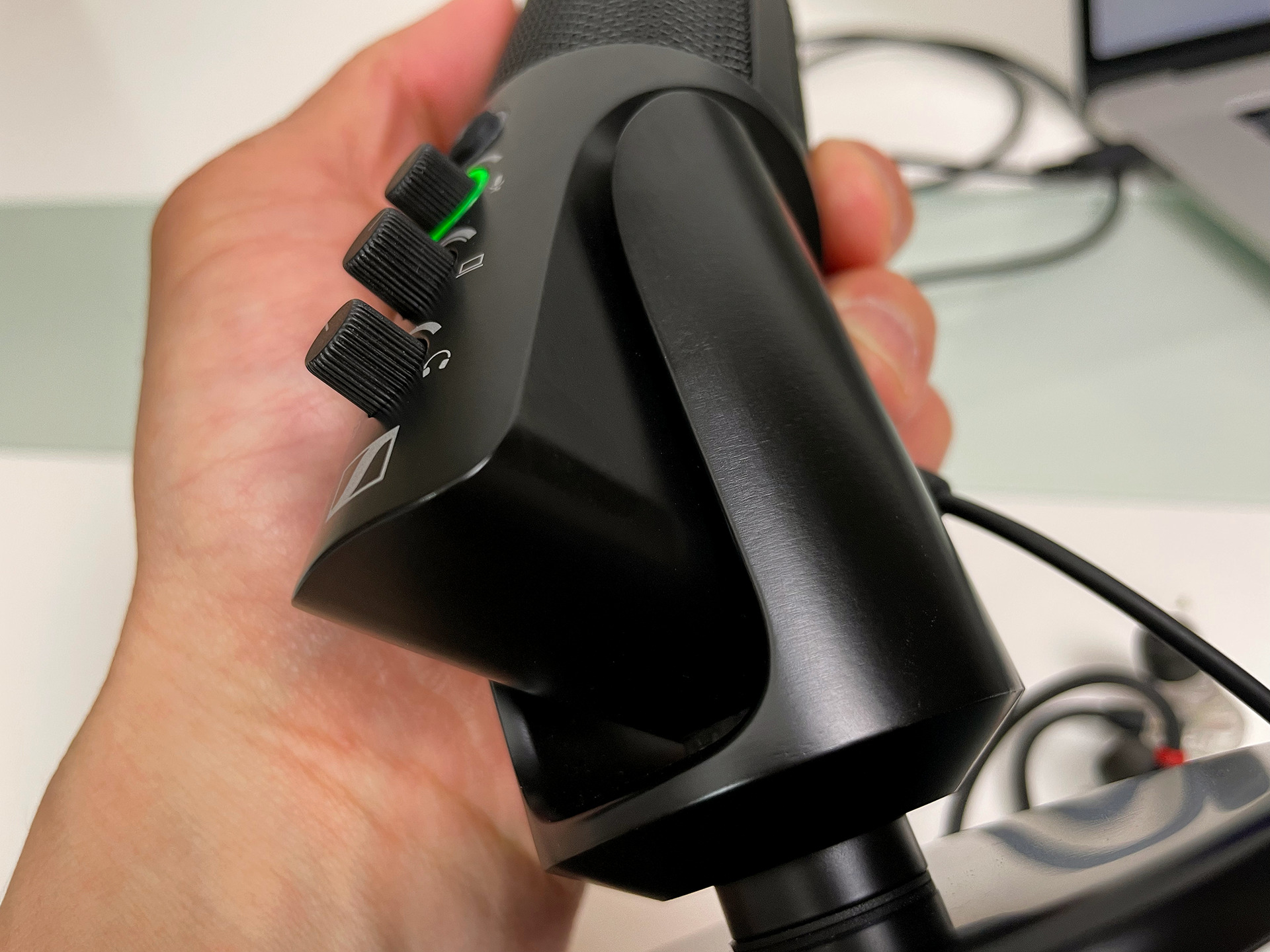 ゲーム実況・ライブ配信に最適！重厚なボディと高品位マイクカプセルが