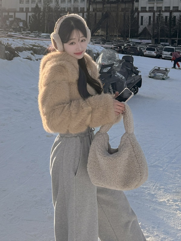 クロップドエコファーフードジャンパー | レディースファッション通販