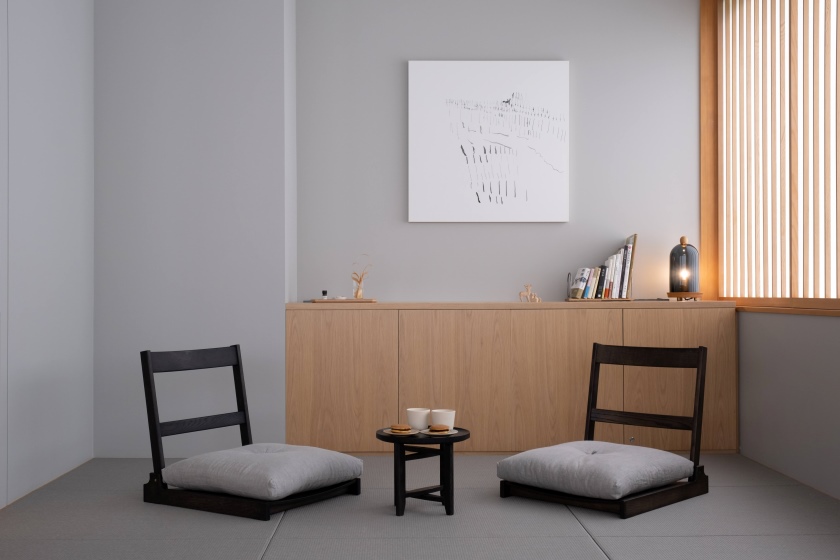 丁寧な地べた暮らし⁉︎ 中川政七商店がカリモク家具とつくった座椅子と