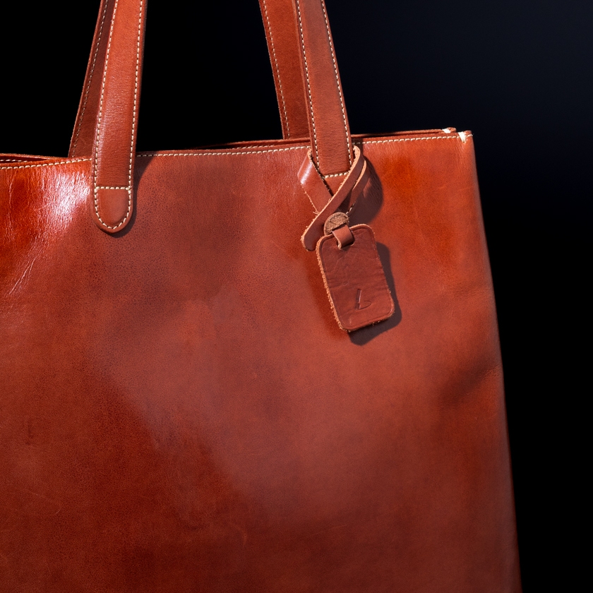 土屋鞄】革のウマ味を引き出す“秘伝世法”｜雑誌Begin(ビギン)公式サイト