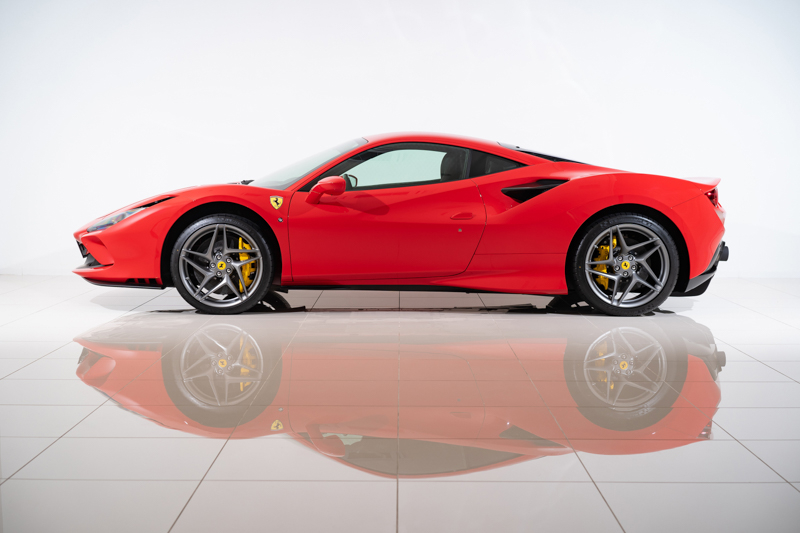 フェラーリ F8 トリブート 純正オプション 478万2656円！ 720ps New