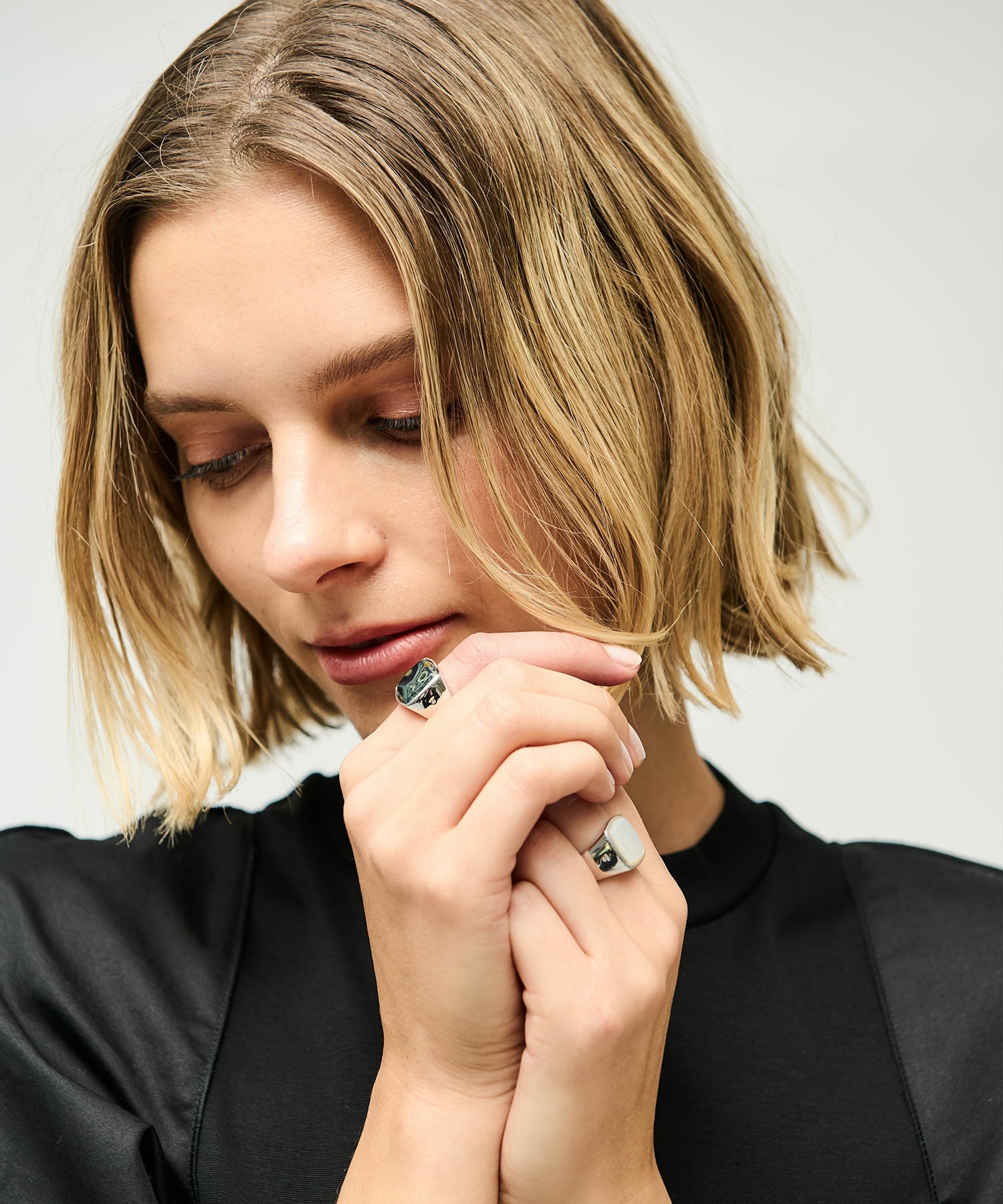 TOM WOOD / CUSHION WHITE MOTHER OF PEARL リング｜ESTNATION ONLINE