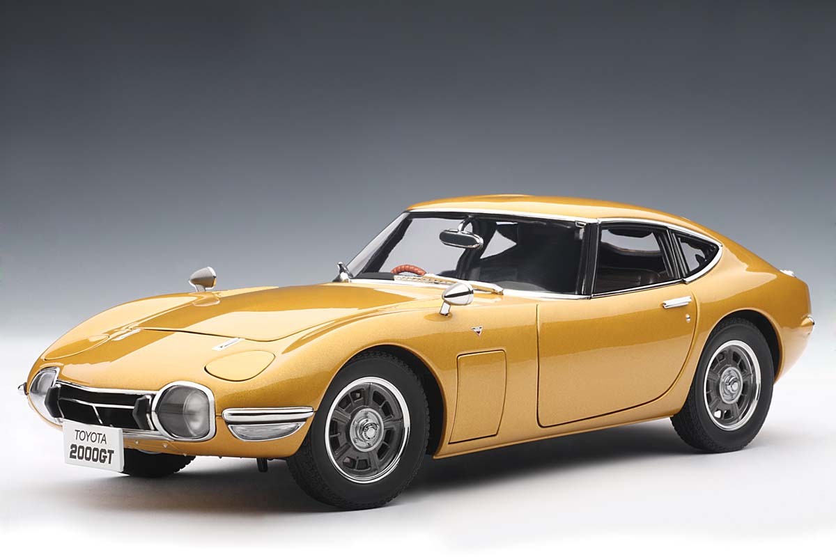 AUTOart 1:18 Scale Toyota 2000 GT Coupe, Upgraded, Gold. ezToys
