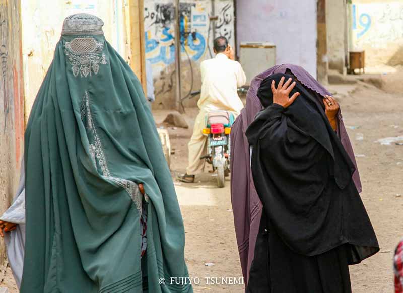 ヒジャブ、ブルカ、二カブ、アバヤ、チャドルとは？＊イスラム女性の