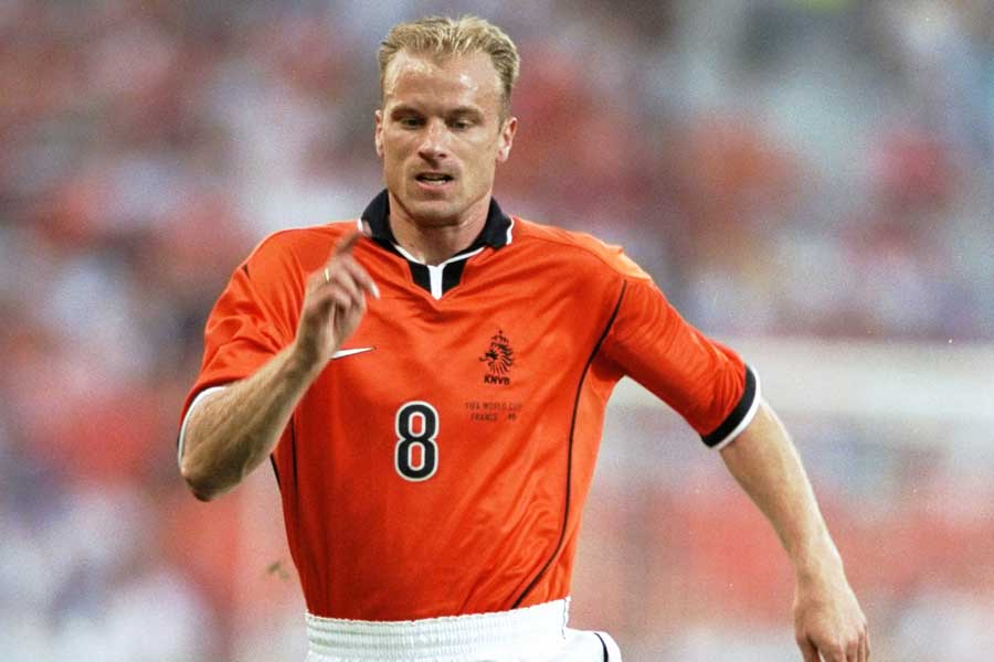 天才FWベルカンプ、誕生日に超絶トラップの伝説ゴール再脚光 「美しい