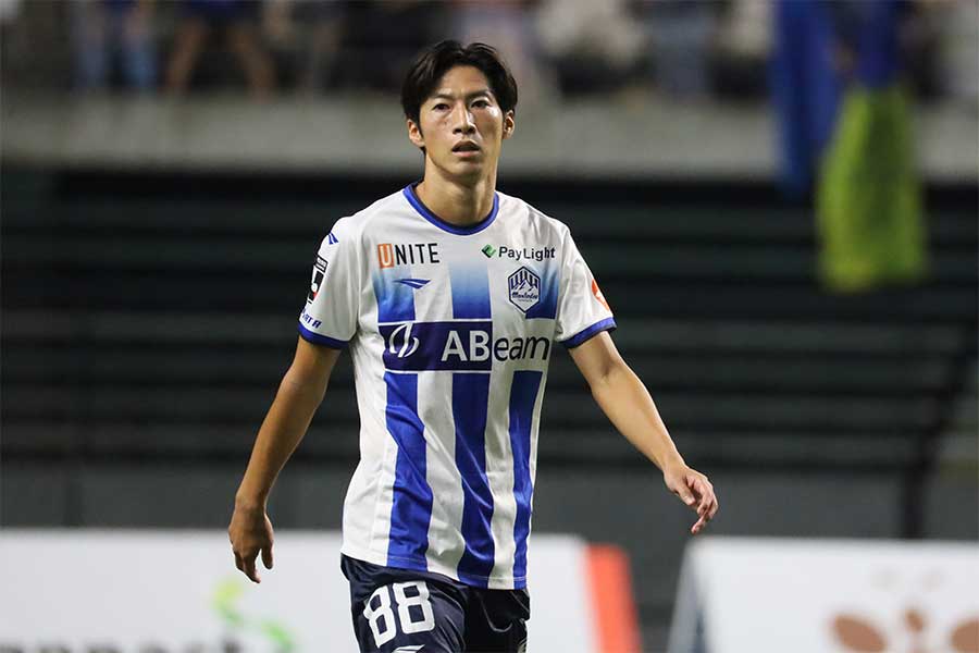 電撃移籍から半年…新ユニ撮影場所に騒然 