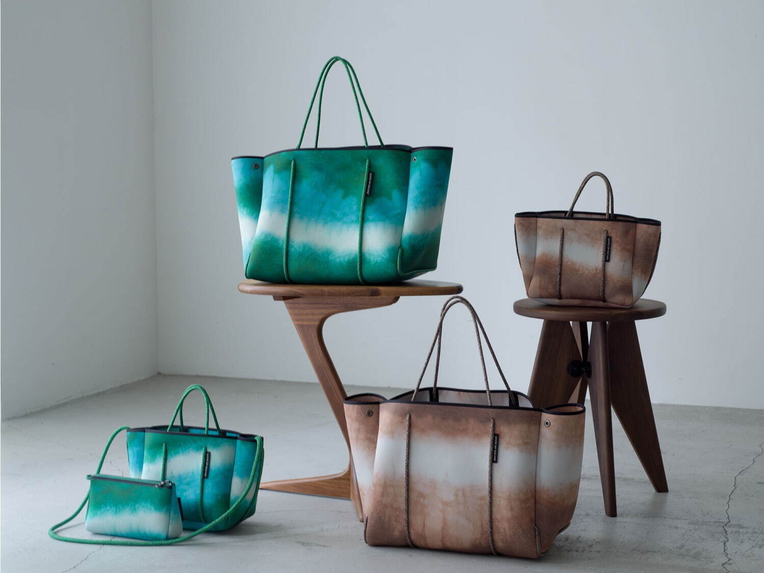 ステート オブ エスケープ“クリスタルブルー”のトートバッグ