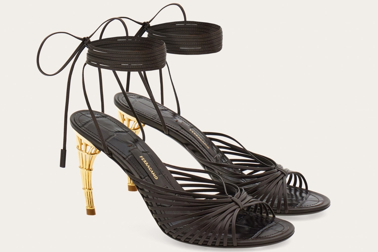 フェラガモの24年春夏新作ウィメンズシューズ、“ケージ状ヒール”の