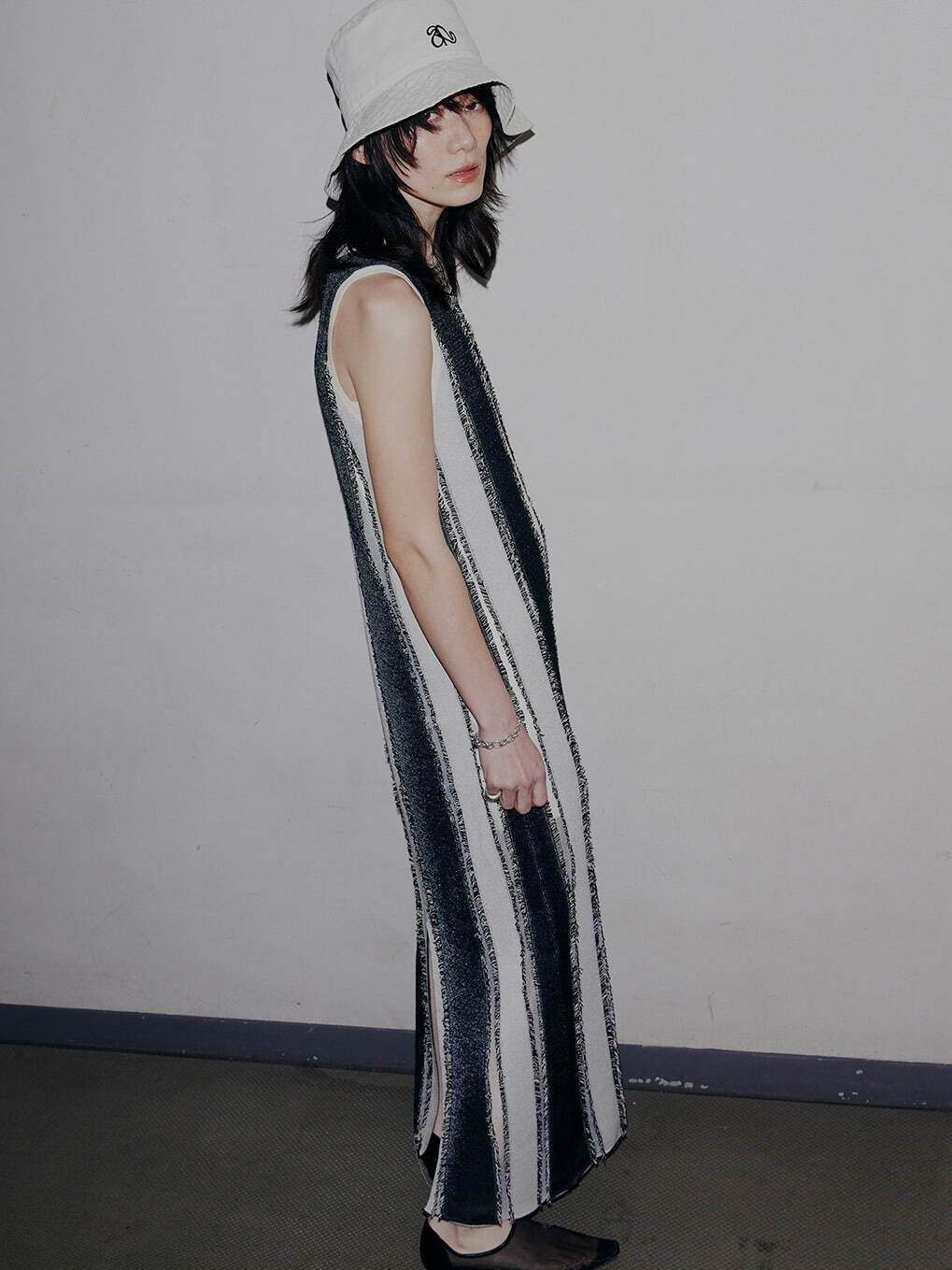 ニューエラ×アメリが初コラボ、ロゴ刺繍入りヴィンテージ風ベース