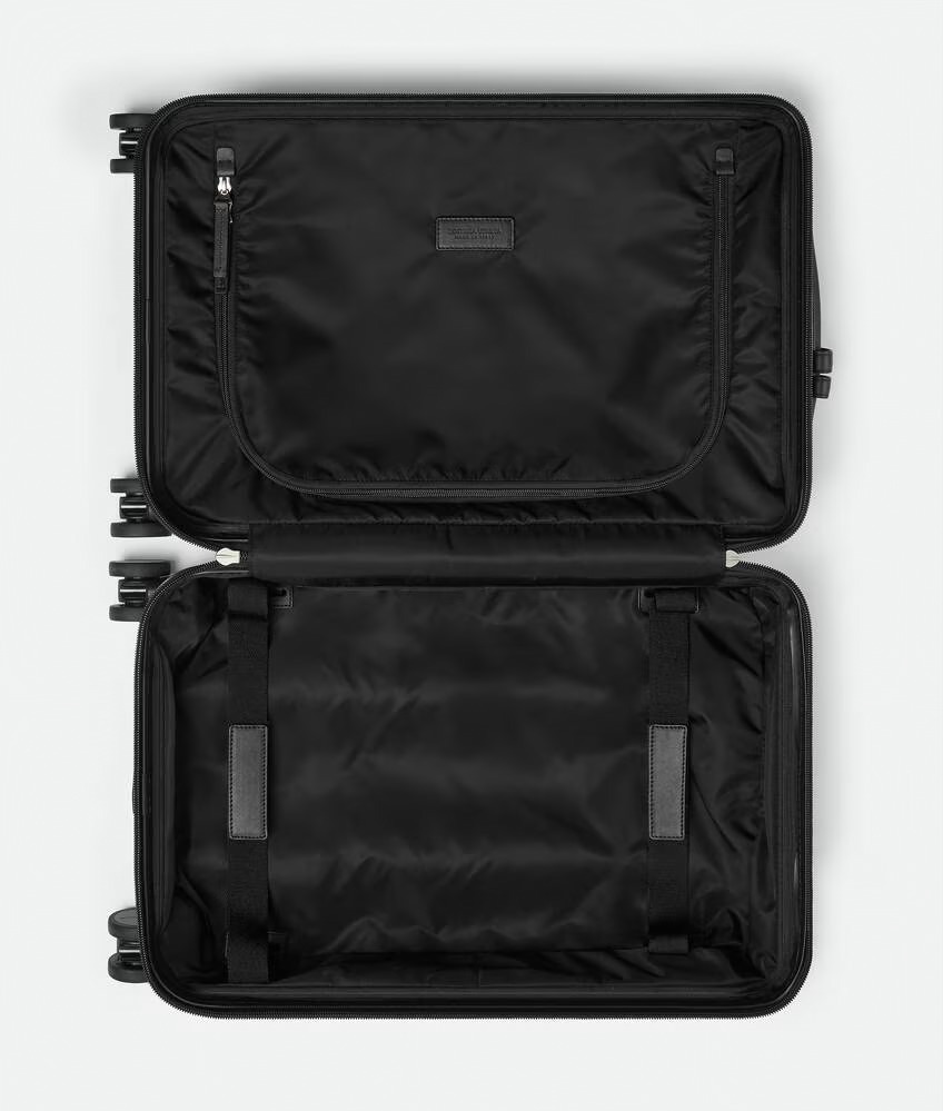 ボッテガ・ヴェネタ“編み込み模様”のスーツケース「オデッセイ」軽くて