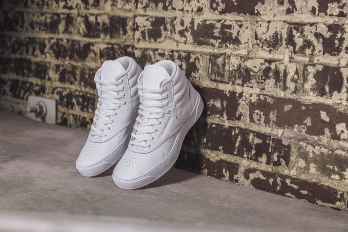 リーボック クラシックから“オールホワイト”の新シューズ「フリー