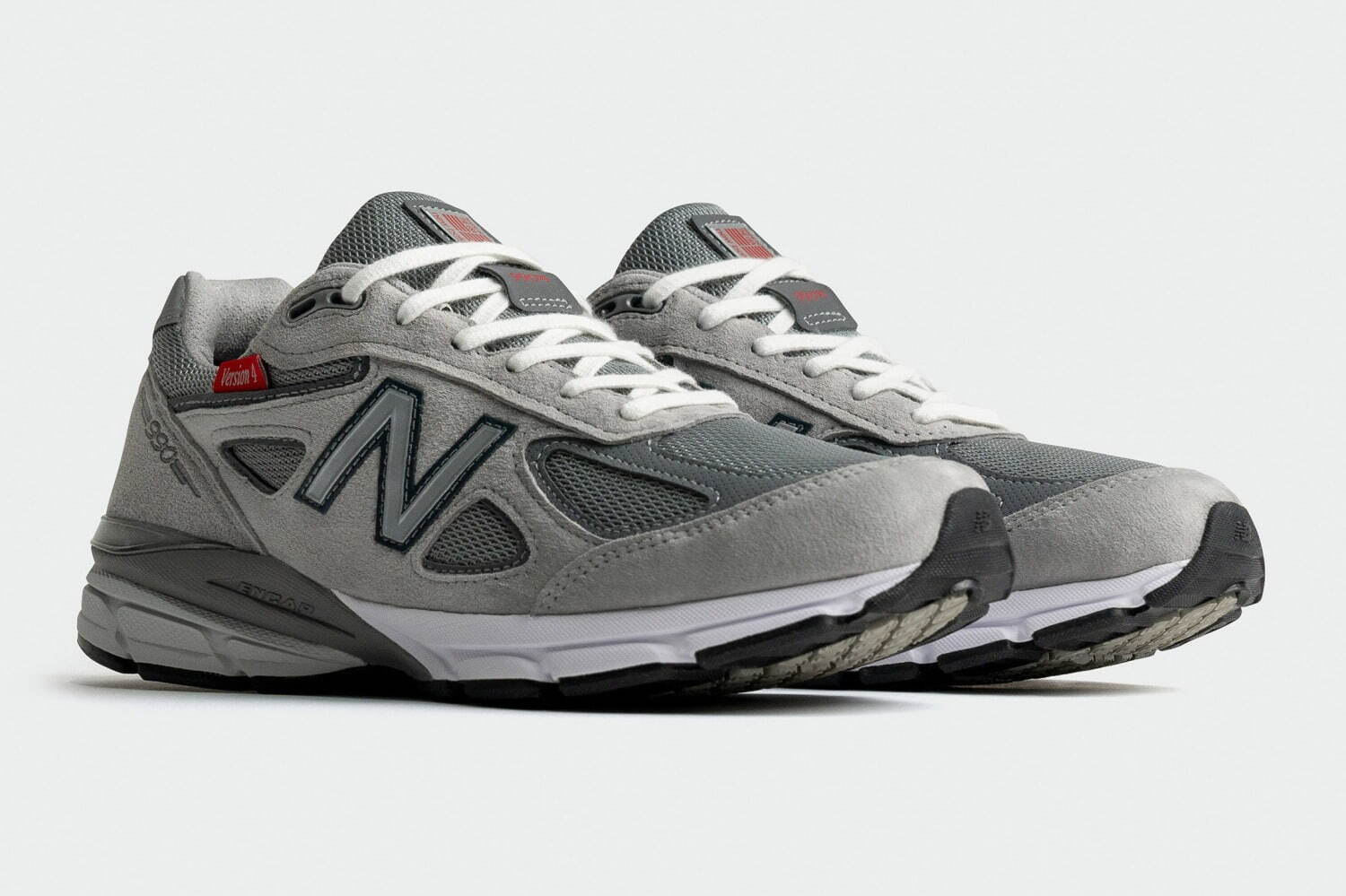 ニューバランスのスニーカー「990v4」に40周年を記念した特別仕様の