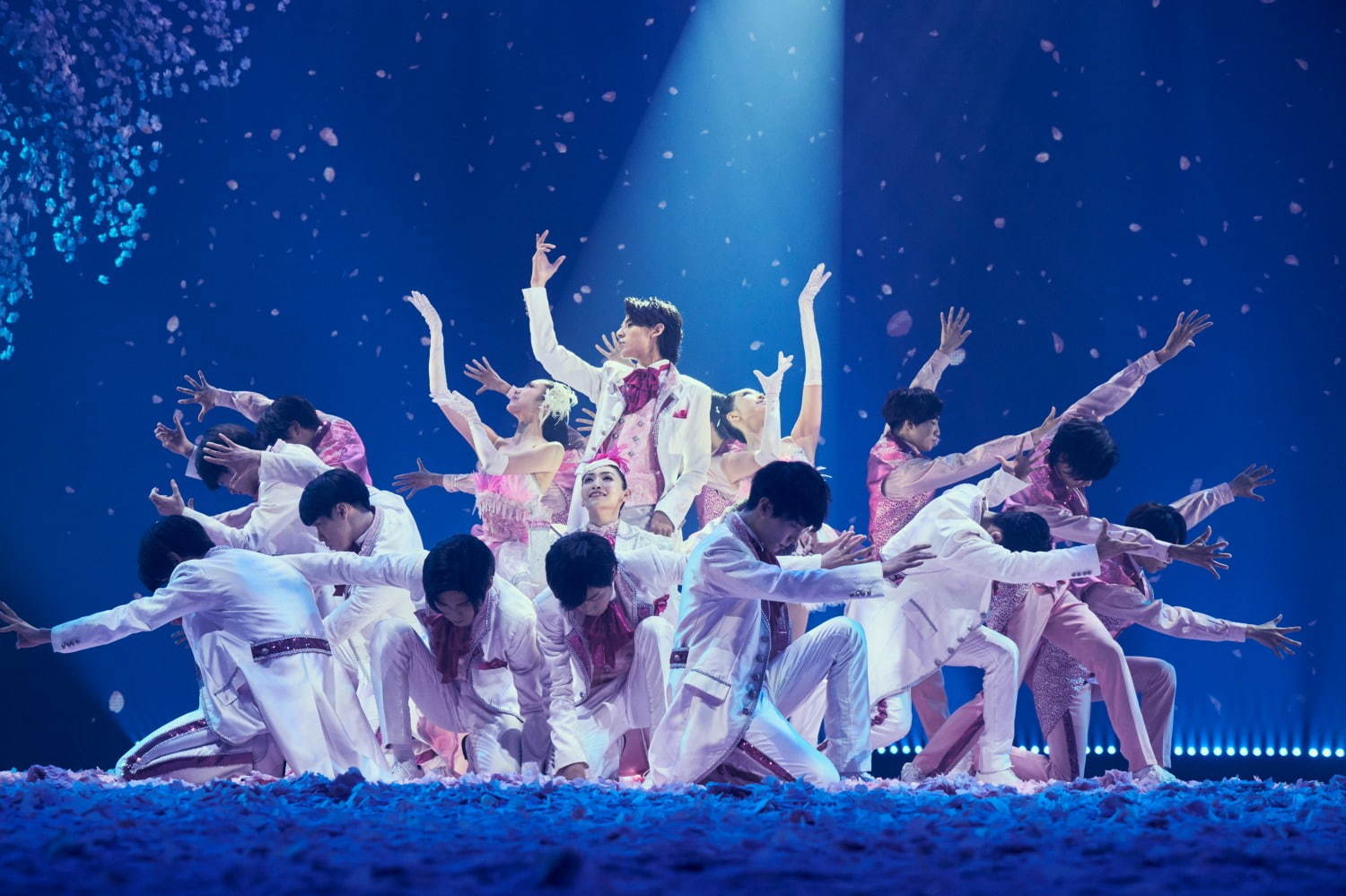 Snow Man率いる舞台「滝沢歌舞伎ZERO」が映画化、新撮の舞台映像＆新曲