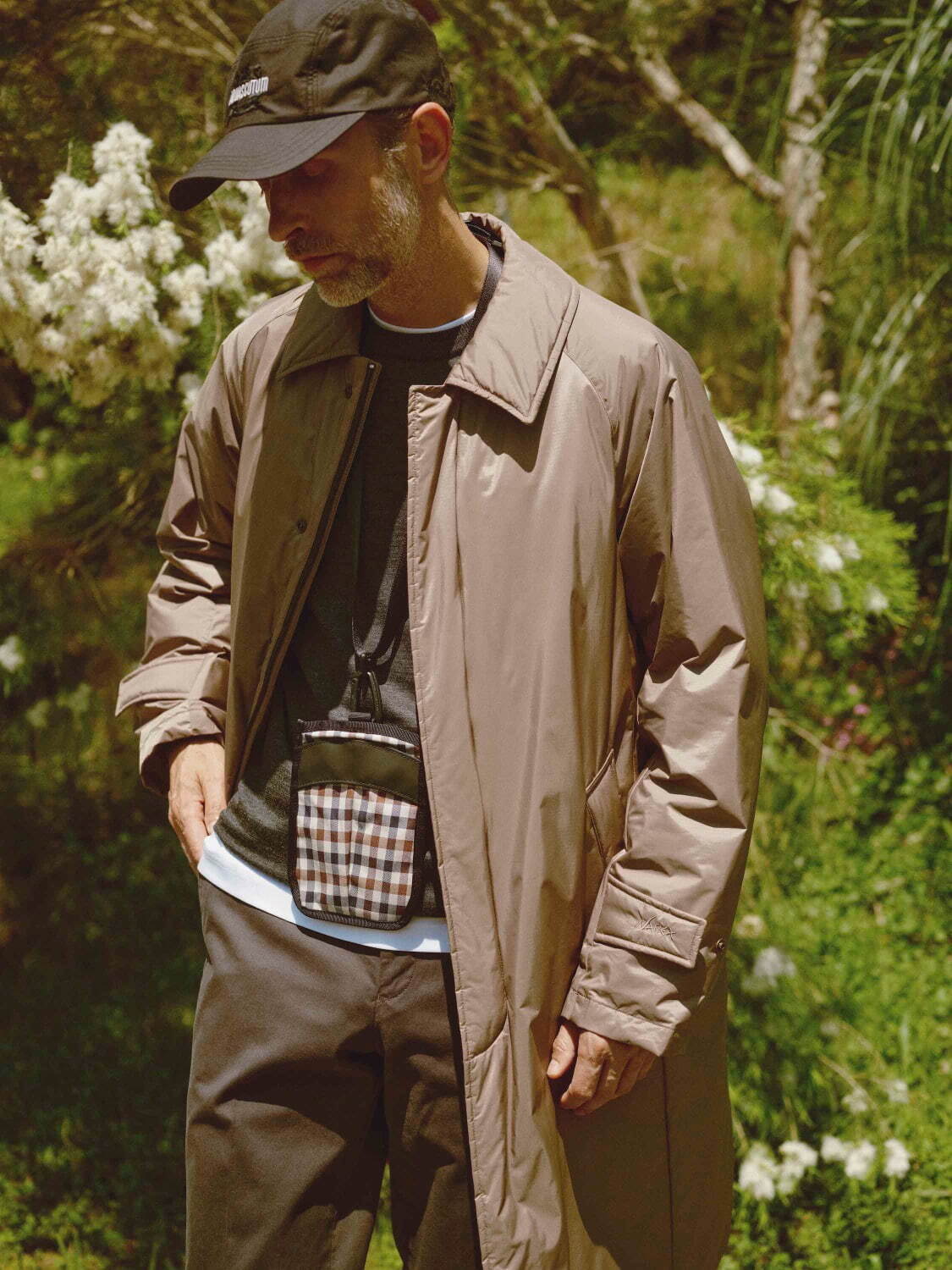 アクアスキュータム×ナンガ“ダウン仕様”のステンカラーコート