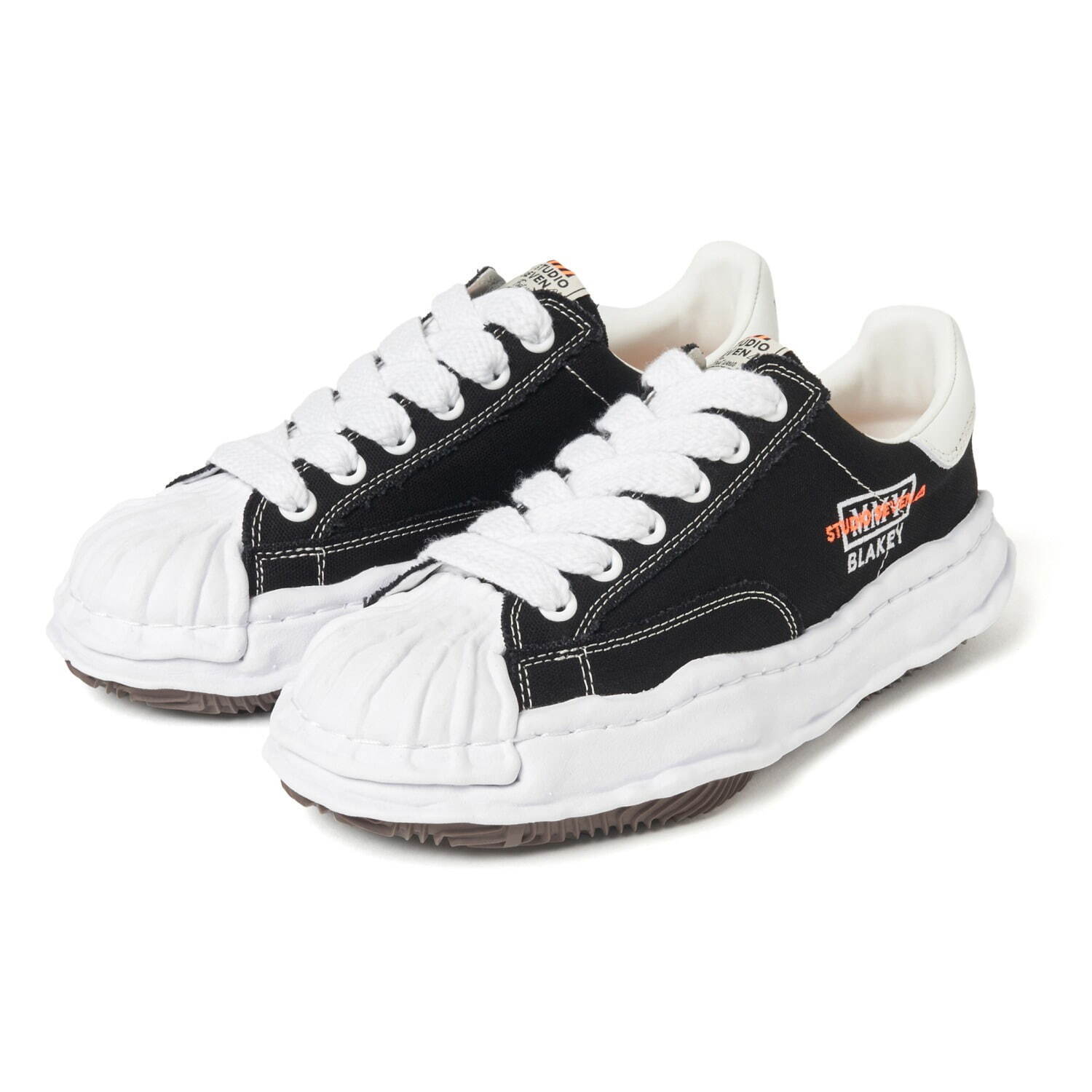 スタジオ セブン×メゾン ミハラヤスヒロのスニーカー「ブレイキー