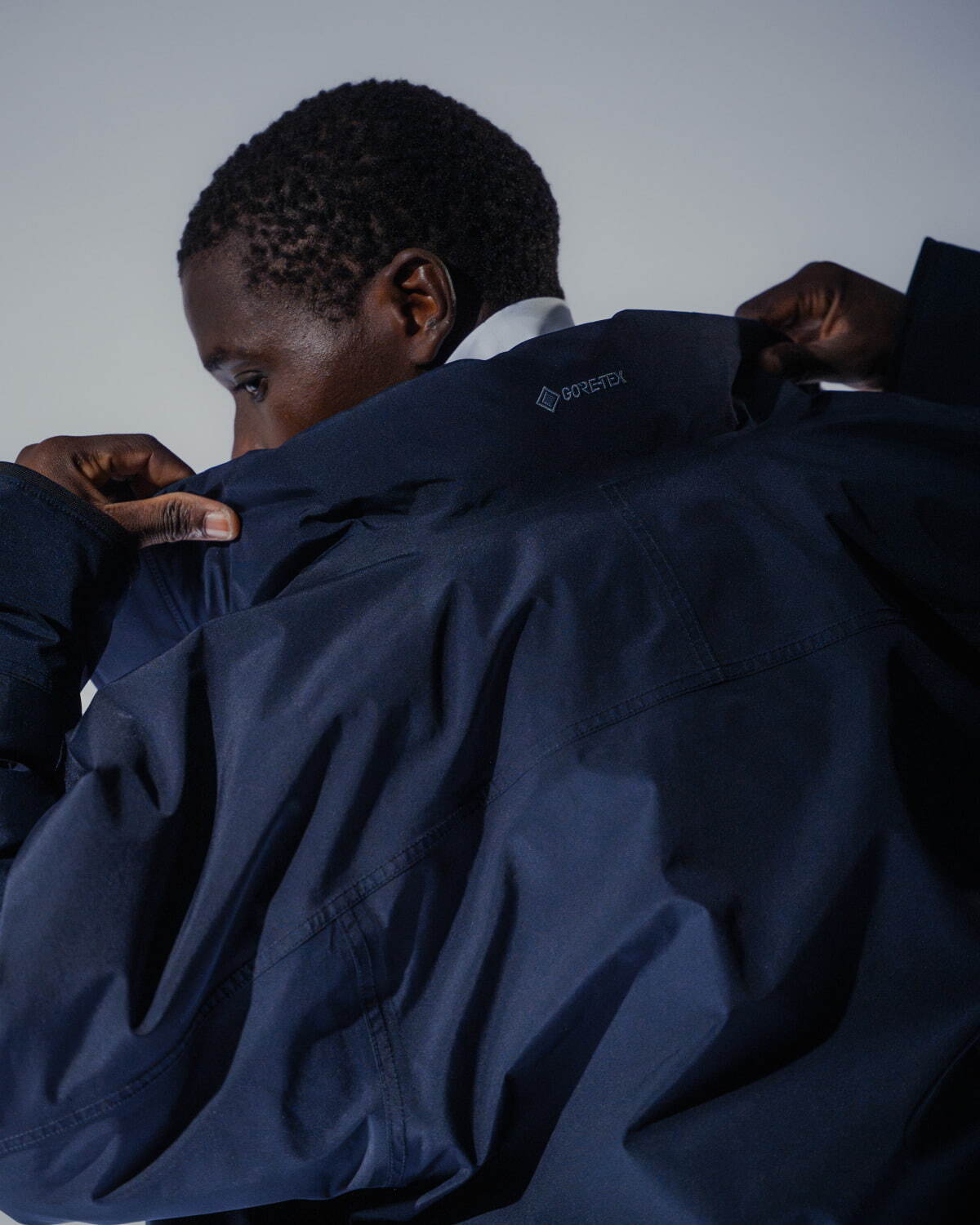 ナナミカとエディフィスのダウンジャケット、“ネイビーカラー”光電子