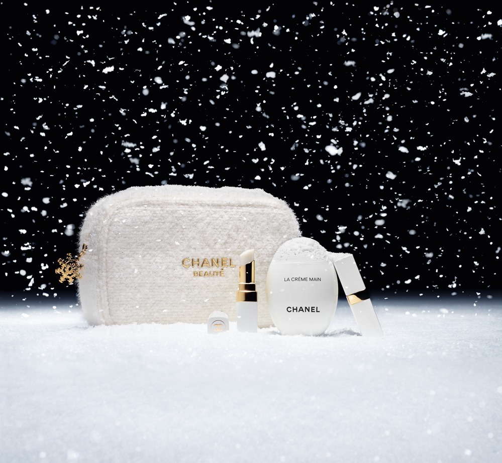 シャネル2024年クリスマスコフレ「雪の結晶チャーム」ポーチ付きメイク