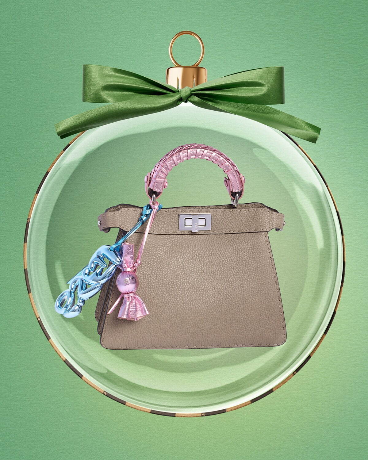 フェンディ24年クリスマスギフト、“おにぎり”ミニバッグやメタリックに