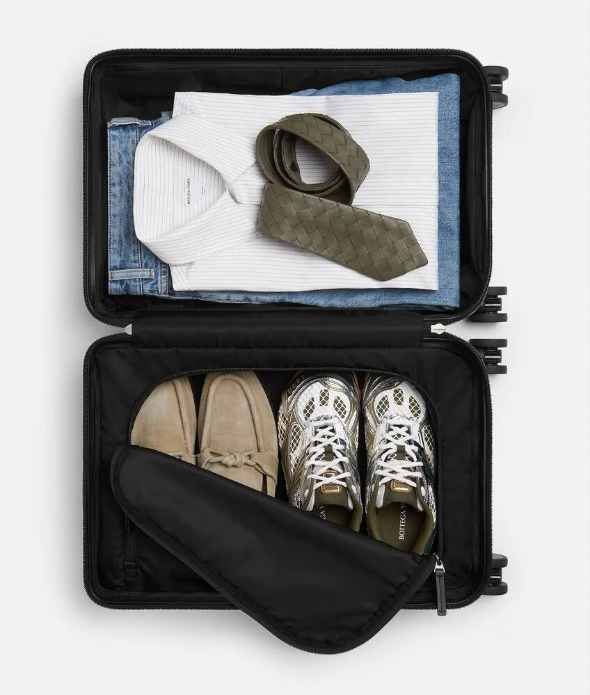 ボッテガ・ヴェネタ“編み込み模様”のスーツケース「オデッセイ」軽くて