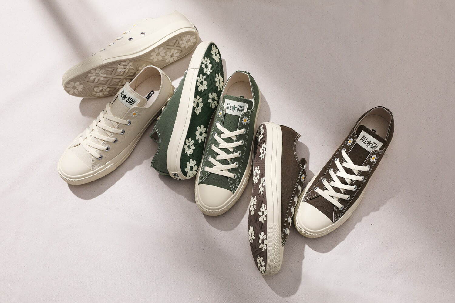 コンバース「オールスター」デイジー刺繍のローカットスニーカー