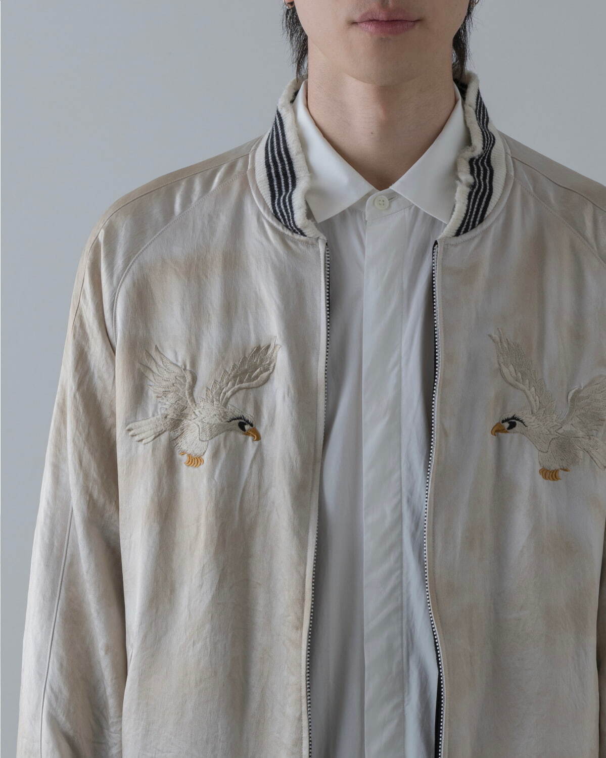 ケイタマルヤマの限定コラボウェア「シュタイン」刺繍入りスカジャンや