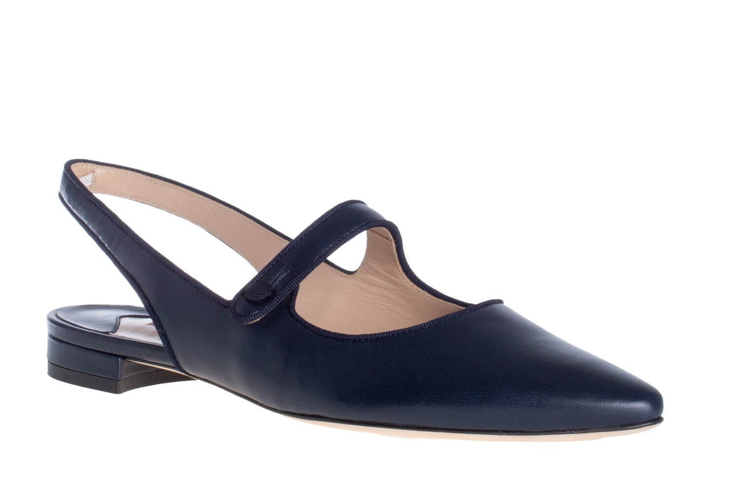 マノロ ブラニクの名品「メリージェーン」フラットシューズにベージュ