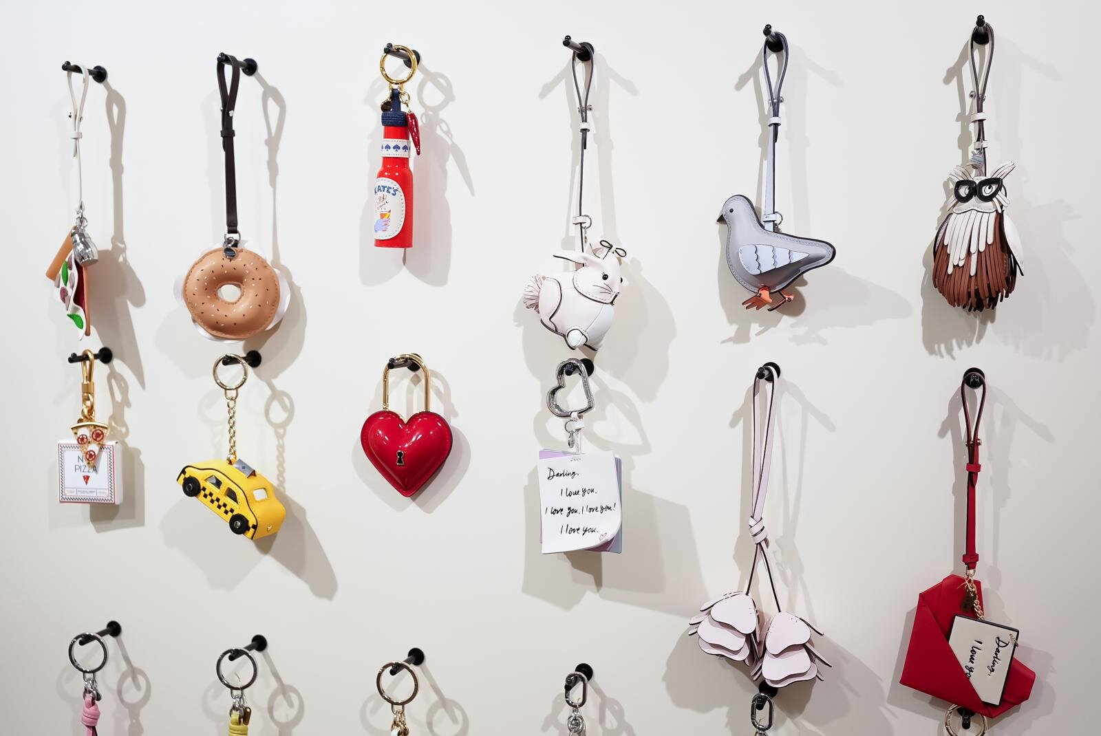 ケイト・スペード ニューヨークのバッグチャーム - ピザや花