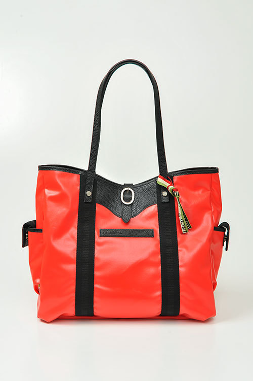 オロビアンコ、設立20周年記念ショップを銀座にオープン - 限定モデル