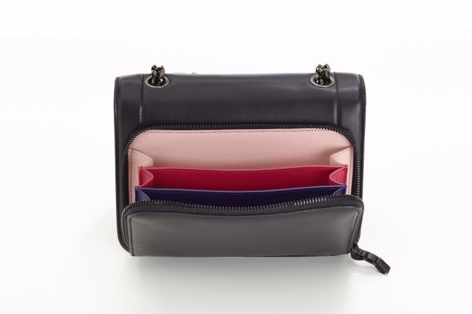 サルヴァトーレ フェラガモの新作「ヴァラ・レインボー」ヴァラ