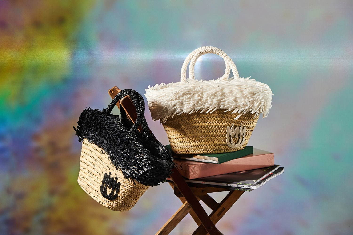 ミュウミュウ“南仏”着想の新作、レトロなクロシェ編みバッグ