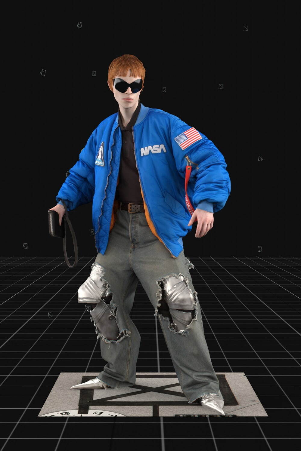 バレンシアガ×NASA、“宇宙服”風オーバーサイズパーカやロゴ入りバック
