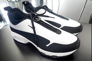 コム デ ギャルソン・オム プリュス×ナイキのスニーカー「エア