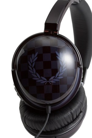 フレッドペリー×KOTORI第2弾ヘッドフォンは、 レジメンタルストライプ