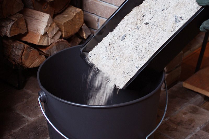 アッシュコンテナ(大)｜製品を見る｜薪⽕の総合商社 ファイヤーサイド