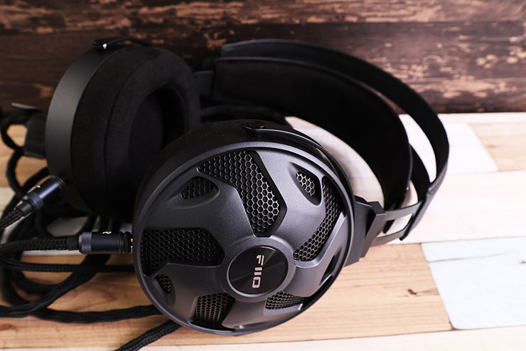 FIIO FT5 レビュー | 透明感と重厚感のあるサウンドへ導く平面磁界